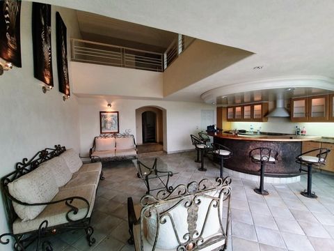 In Cuernavaca, the city where Hernan Cortès built his castle in 1526, we offer you this beautiful duplex loft with a panoramic view of Cuernavaca located in the International Tennis Club. This very bright loft guarantees comfort and tranquility in a ...