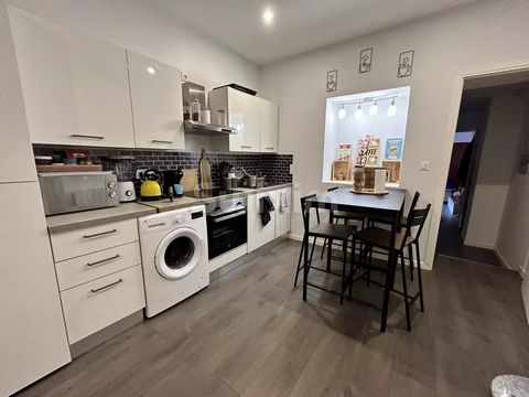 REF 18535 TF - AUXONNE - In the heart of the city center, come and pack your bags in this renovated apartment. On the ground floor an entrance / cloakroom, then on the first floor a 40 m² living room with equipped kitchen, bathroom with Italian showe...