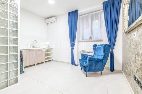 Office space in the basement of a well-maintained building. The closed area is 52 m2. It consists of a room, kitchen, pantry, corridor and toilet. Ideal space for a massage parlor, small practice or office. Fully furnished and decorated and air-condi...