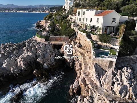 En exclusivité, dans un domaine privé, nous vous proposons ce véritable coin de paradis au Cap de Nice, offrant une vue mer panoramique imprenable et un accès immédiat à la Méditerranée et ses eaux cristallines. Le cap de Nice est un endroit préservé...