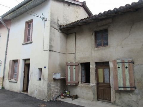 EXCLUSIVITY, in the commune of Pont d'Ain (Blanchon), I present to you this village house of about 150m2 to be completely renovated. Price: 86 000 euros seller charge Ground floor: Kitchen area, large living room, 3 bedrooms, shower room and WC. 1st ...