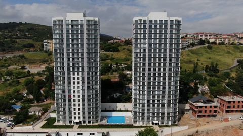 These two high-rise building complex is located in Kartal, İstanbul. Kartal is acknowledged to be one of the best spots in terms of value for money as even though its close to the coast, prices are more affordable compared to nearby areas such as Bos...