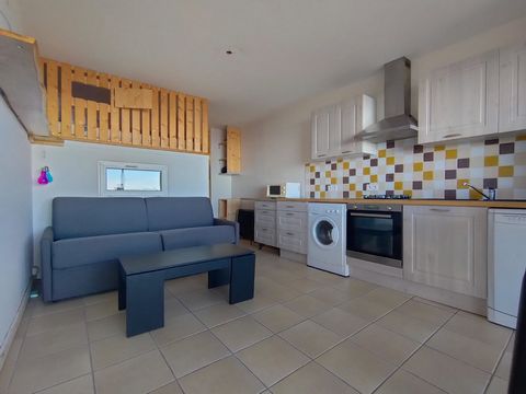 At the family ski resort of Monts d'Olmes, come and discover this pretty studio of approximately 30 m² on the 5th floor of a residence. (Property in Joint Ownership) Tastefully restored, it includes a living room with sofa bed, a recent equipped kitc...