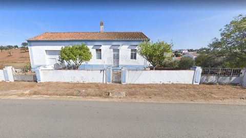 House to recover 3 bedroom villa with 2 floors ground floor and basement, located in the typical Alentejo village of Vales Mortos, a very cozy village. He who goes once to Dead Valleys, always comes back!, For some reason it will be! It is 17 km from...