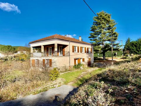 Located 5 minutes from AUBENAS. Municipality of MERCUER. Detached house, traditional construction. Living space: approximately 141 m2. Living space on the 1st floor, including: 1 Kitchen of approximately 13 m2, 1 Dining room/Living room with fireplac...