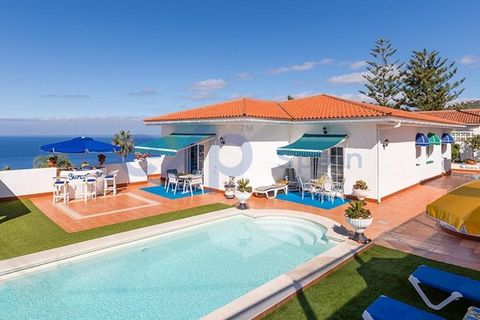 Enjoy the experience of living in one of the quietest, most beautiful and demanded areas of the north of the island of Tenerife, for its views, its calm and its location. The villa ̈Mon bijou ̈ as crowned by its current owner is a jewel of two proper...