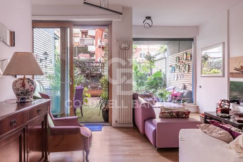 Vigna Clara genauer gesagt in der Via Luigi Bodio, in einem eleganten Gebäude mit Vorhängen aus den 1960er Jahren, das vom Architekten Pellegrin entworfen wurde, in der Nähe aller wichtigen Dienstleistungen, bieten wir eine elegante Wohnung im Erdges...