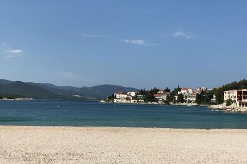 Was für ein fantastischer Ort ... direkt am schönen Strand von Klek! Von Ihrem Garten aus sehen Sie das azurblaue Meer bereits. Wenn das kein Urlaub ist! Das Küstenstädtchen Klek liegt an einer wunderschönen Bucht zwischen Split und Dubrovnik. Zusätz...