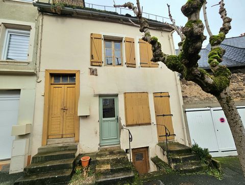 Rignac, town house of 225m² of living space, to renovate with rental potential. The house is currently divided into 4 lots: - T2 of 36m² itself composed of a bedroom of 8m² and a living room/living room/kitchen as well as a bathroom, all of which nee...