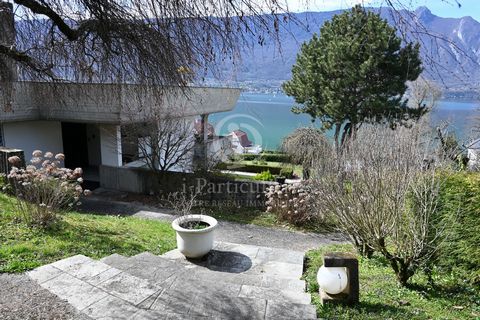 Located in the pretty town of Tresserve on the hillside, come and discover this magnificent property composed of an architect villa of 296 m2 dating from the 60s with a tennis court and an inground swimming pool of 9mx5m, all on a plot of 4220 m2 wit...