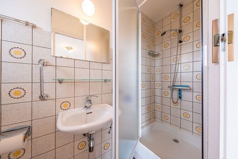 Studio located on the 5th floor and equipped with a sofa bed (2 persons) and a closet bed (2 persons).    Furthermore, there is a cosy living room, which has full-width wall-to-wall windows, opening onto the sun-facing terrace, which offers stunning ...