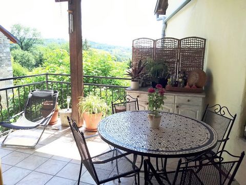 Maison Savigny - Exclusivity Propriétés-Privées.com Charming village house of 111m2 of living space with terrace and small garden offering many possibilities. It includes on the ground floor a beautiful living room with wood stove, a garage, a worksh...