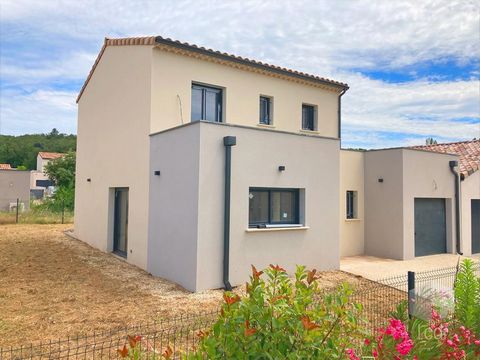 MONTELIMAR, Maison neuve avec 4 Chambres dont 1 au rez de chaussée, d'une superficie de 129 m2 sur deux niveaux. En rez de chaussée, une grande pièce de vie avec cuisine d'une surface de plus de 50m2 avec accès à une terrasse de 15 m2. Une suite pare...