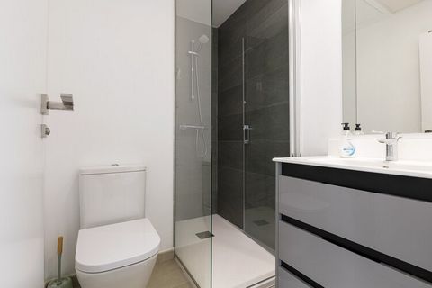 Witamy w tym pięknym apartamencie w pobliżu plaży o pojemności 2 + 1 osób. Na zewnątrz tej pięknej urbanizacji, w której położona jest nieruchomość, znajdziesz wspólny basen solny o wymiarach 20mx10m i głębokości od 1,2m do 2m. Dla najmłodszych przyg...