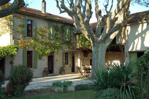 Ensemble immobilier (habitation + dépendances) Venez découvrir ce MAS traditionnel provencal du XIX siècle au coeur des Alpilles dans lequel calme, intimité et quiétude sont au rendez vous. A seulement 10 minutes de Saint Rémy de Provence et 20 minut...