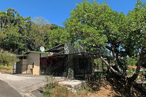 Confortevole casa in vendita a Puente de Piedra in Grecia, in un quartiere molto tranquillo e organizzato che fornirà sicurezza per te e la tua famiglia. La proprietà misura 319,17 m² con 120 m² di costruzione che comprende: Soggiorno / sala da pranz...