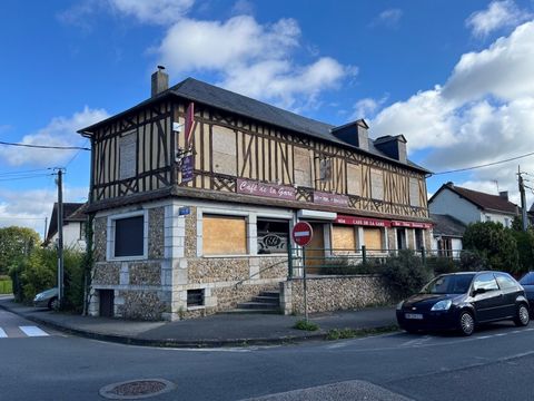 A vendre à BRIONNE, situé à 30 minutes de ROUEN  Un local commercial pour une superficie de 110 m2 sur une parcelle de 250 m2 environ. Ancien bar au rez de chaussée, cuisine arrière cuisine, wc, terrasse. A l'étage 4 chambres, une salle de bain avec ...