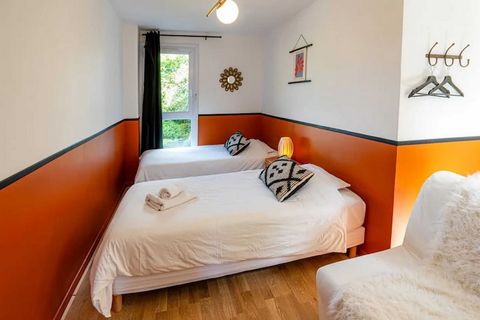 Checkmyguest offers you this cozy 60 m2 triplex in Honfleur. This spacious, tastefully decorated apartment offers a peaceful retreat in a quiet residence with elevator and private parking. You can reach Honfleur by various means: Road: A13 freeway, B...