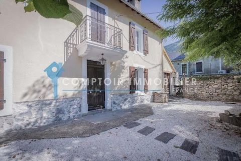 31440 Boutx, in exclusivity, village house of 139 m2 totally renovated with taste and simplicity, on a FLAT plot of more than 600 m2 with a mountain view. It consists of a ground floor, including a fitted kitchen, dining room with its large table and...