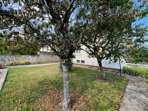 Je vous présente une charmante maison des années 50, idéalement située à Talant, à seulement quelques minutes de Dijon et de la célèbre Place Darcy. Parfaitement adaptée à une vie de famille ou à un projet dinvestissement, cette maison de 130 m² sur ...