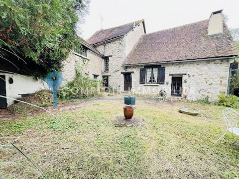 Exclusivité Comptoir immobilier de France Auneau. A 5 minutes de Auneau et de ses commerces, venez découvrir cette maison en pierre d'environ 135 m2 habitable, située dans un cadre paisible, idéale pour les amoureux de l'authenticité et du charme de ...