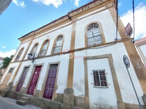 Considerato il sesto teatro più antico del Paese, questo emblematico teatro della zona di Portalegre ha una superficie lorda di 2.064 m2, composta da un piano terra con una sala e 3 stanze e 2 stanze per il deposito, al 1° piano un bar con cucina, un...