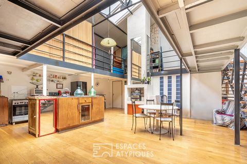 Es en Fontenay-sous-Bois, detrás de una discreta puerta donde se encuentra este loft de 192m2 con volúmenes extraordinarios. Esta propiedad, que debe ser reinterpretada, según los propios deseos, se eleva en dos niveles, dando a este lugar una impres...