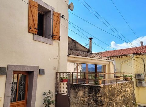 Nice village with all shops, cafes, restaurants, primary and secondary schools,: 15 minutes from Beziers, 15 minutes from the A9 and A75 motorways and 25 minutes from the beaches. Beautiful, fully renovated village house located in the medieval part ...