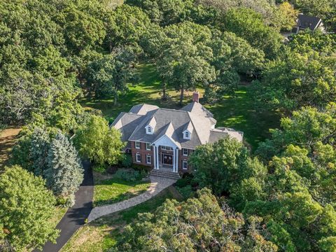 Private estate on 5+ acres in exclusive Campton Woods. Enjoy the perfect blend of seclusion, serenity and scenery! The private drive at the end of Campton Woods Drive leads to an enclave of estate homes nestled amid 100+ year old oaks. Top rated St. ...