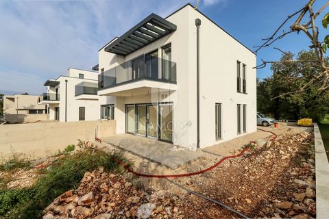 Location: Istarska županija, Novigrad, Dajla. Istrien, Novigrad, Umgebung Suchen Sie ein Haus in der Nähe des Meeres? Dann ist dieses Haus die richtige Gelegenheit für Sie. Die Häuser befinden sich in der letzten Bauphase und werden bald für die neue...