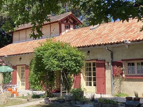 Escape to your secret paradise in the heart of Bergerac with this exquisite 5-bedroom house, set within its own secluded park of over one hectare. This property is the epitome of refined living, offering an exclusive blend of tranquility, and charm. ...