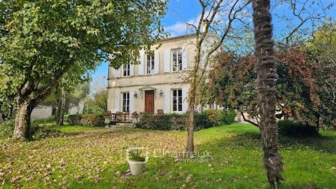 CHARTREUX IMMOBILIER Agency presents to you, just 15 minutes from ROYAN (17200) towards the oyster basin of MARENNES-OLERON (20 minutes to the Island of Oléron), a CHARACTER PROPERTY featuring more than 415m2 of living space and approximately 280m2 o...