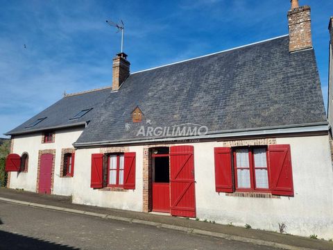 A seulement 2h15 de PARIS, 25mn de la Gare TGV de Vendôme, proche SAINT-CALAIS. Coup de coeur assuré pour cette jolie maison de bourg rénovée comprenant : une cuisine aménagée et équipée ouverte sur le salon-séjour avec une cheminée insert tubée, deu...