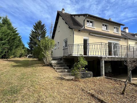 À vendre : Maison familiale avec potentiel à Dampierre-en-Burly Découvrez cette spacieuse maison d'environ 122 m2, située au calme sur un terrain de 1888 m2, idéale pour une grande famille ou un investisseur car de nouveaux espaces peuvent être aména...