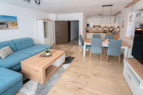 Unser Ferienhaus Frieda ist ein Reiheneckhaus im typisch friesischen Stil in der Ortsmitte, Auf der Gast 30 H. Vom Eingangsbereich mit Gäste-WC und Garderobe erreichen Sie das gemütliche Wohnzimmer mit integrierter Küchenzeile und dem Essplatz für 4 ...