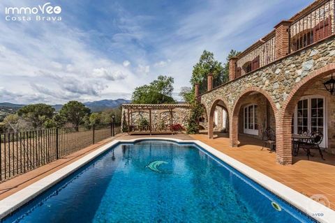 . 571/5000. Villa mit Charakter, umgeben von viel Grün in einer ruhigen Umgebung, ideal zum Entspannen. Das Hotel liegt 10 Minuten von der französischen Grenze und 45 Minuten von den Stränden der Costa Brava entfernt. . Dieses schöne Landhaus ist kom...