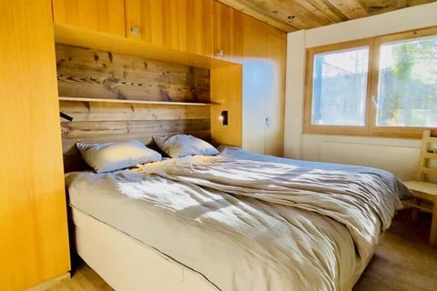 FONTANETTAZ V 007 Enjoy this fully renovated apartment near the slopes, offering breathtaking valley and mountain views. Located in Veysonnaz, Switzerland, it accommodates up to 8 guests. Amenities: Fireplace, parking, large corner terrace, mountain ...