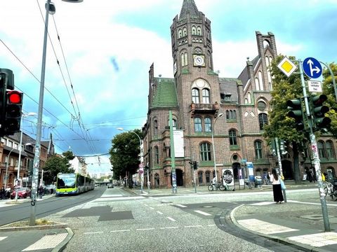 Diese moderne und stilvoll gestaltete 1-Raum-Wohnung befindet sich im ersten Obergeschoss eines sorgfältig sanierten Mehrfamilienhauses in Potsdam-Babelsberg. Die Wohnung ist ideal für Singles oder Pendler, die eine komfortable und funktionale Wohnlö...