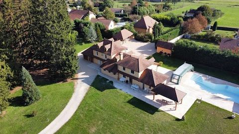 Exclusive: Located in La Chapelle de la Tour, this exceptional 400 m² residence is spread over 12 rooms and 10 bedrooms, at the heart of a 12-hectare park adorned with a 4-hectare pond. On the ground floor, an entrance hall opens up to a 67 m² recept...