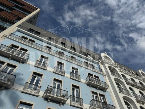 Luxury Duplex Apartment - Condominium ''Campo Grande 200'', Lisbon Magnificent 2 bedroom duplex flat, inserted in an exclusive and modern condominium in the heart of the city of Lisbon, next to the Campo Grande garden. In a strategic location and wit...