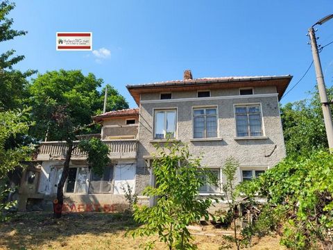 Solides Haus mit einzigartiger Aussicht in der Immobilie Dryanovo Forebalkan mit großem Potenzial im Dorf Gostilitsa, das von vielen Bulgaren und Ausländern bevorzugt wird, nur 15 km von der Stadt Varna entfernt. Dryanovo und 35 km von Veliko Tarnovo...