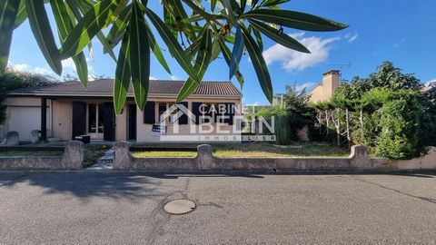 Exclusivité CABINET BEDIN - TOURNEFEUILLE - T6, PLEIN PIED + GARAGE & PISCINE. A proximité du collège Labitrie, du L3 et de toutes commodités, dans un quartier, calme et résidentiel où il fait bon de vivre, découvrez l'énorme potentiel de ce spacieux...