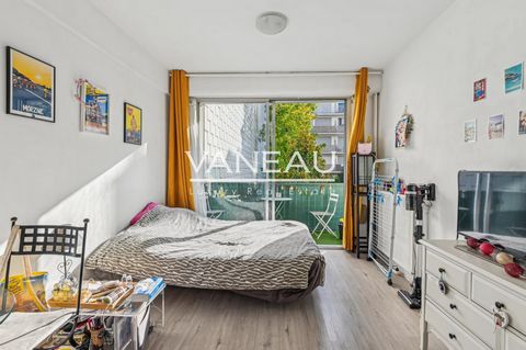 Auteuil Sud / Rue Le Marois: Ubicado en una reciente residencia de lujo con ascensor y conserjería, Groupe Vaneau ofrece un estudio de 24,33 m2 en perfecto estado con ventanal y balcón, orientado al sur/este, beneficiándose de una vista despejada, en...