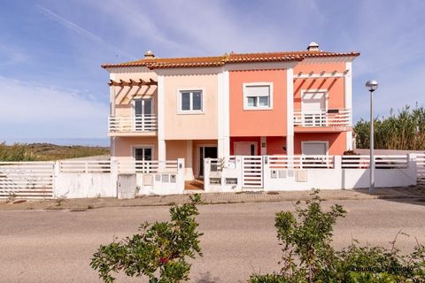 NG_ZL - NG_NR A MAIS VALIA DO IMÓVEL: Moradia de tipologia T4, inserida em urbanização sem saída, com churrasqueira e garagem, a cerca de 4kms da praia mais próxima e a cerca de 13 km da Ericeira. DESCRIÇÃO DO IMÓVEL: Piso 0: Hall de entrada Sala Coz...