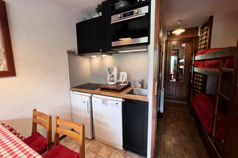 RESIDENTIE - Gebouw 2 - Appartement 235 - LA CLUSAZ 4 personen / 21m2 / Studio + berggedeelte ingedeeld 2** NN / 3e verdieping lift / Zuid / Wifi inbegrepen Set van 4 chalets van 20 appartementen, bouwjaar 1988, aan de zwembadweg, 500 m van de skilif...