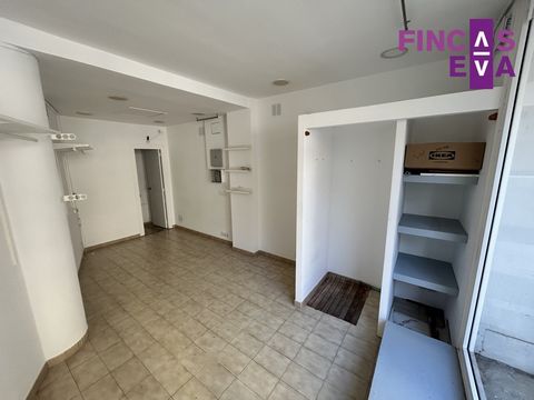 Fincas Eva presents this cozy place in the Les Corts neighborhood, 5 minutes walk from Sants station. The premises have been recently renovated and are in good condition, it consists of 35m2 built and 33m2 useful according to the cadastre. It is an e...