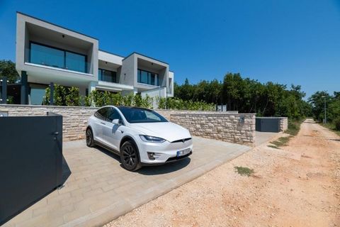 Modern villa with sea view in Umag area, mere 1 km from the sea!   Umag is the westernmost place in the Republic of Croatia, located next to Savudrija, only 10 km from the Slovenian border. The town is surrounded by beautiful nature, and it is said t...