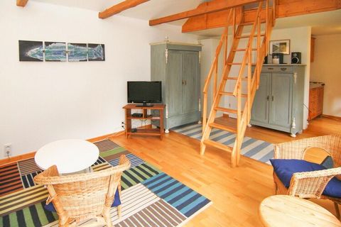 Votre petit cottage confortable se trouve sur un terrain clôturé avec une terrasse couverte, des meubles de jardin et un barbecue juste en face du petit complexe de vacances Havelblick (DMS02089 et DMS021028). Le sauna commun peut y être utilisé moye...