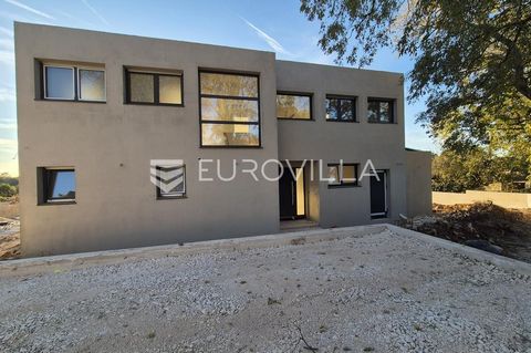 Not far from St. Lovreč, a luxury villa is for sale with a panoramic view that stretches from the Alps to the church of St. Euphemia in Rovinj. This impressive property with a net area of 281.16 m2 is located on a spacious plot of 1,170 m2, surrounde...