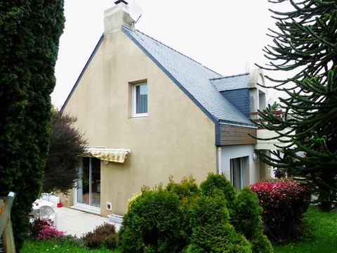 A la recherche d'un bien pour accueillir votre famille avec sérénité ? Ne cherchez plus ! Cette maison nichée dans un lotissement calme au Nord-Ouest de Lorient, est l'endroit parfait pour créer des souvenirs inoubliables avec vos proches. Située à p...